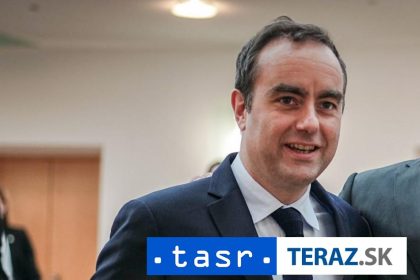 Francuzskeho premiera pri navsteve poziarom zasiahnutej obce vypiskali