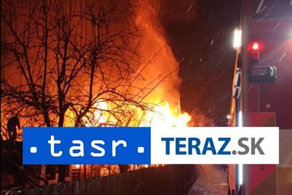 Pri poziari v bytovom dome zahynuli dvaja ludia dalsi su nezvestni