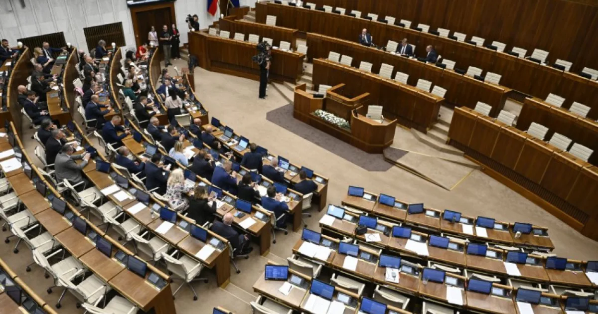 Poslanci ukončili schôdzu hlasovaním o návrhoch ministerstiev dopravy a pôdohospodárstva