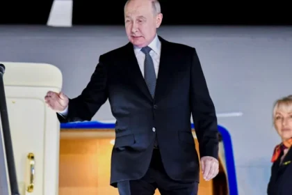 Putin pricestoval do indického Naí Dillí na summit BRICS