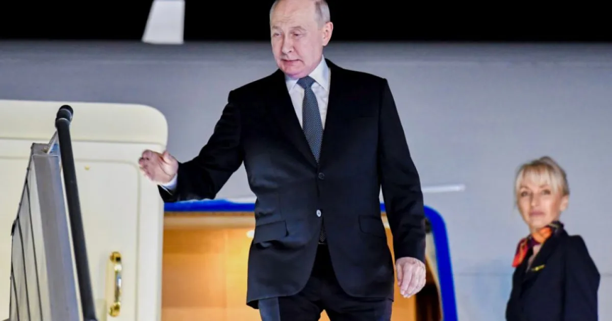 Putin pricestoval do indického Naí Dillí na summit BRICS