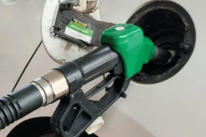 Na diaľnici D1 na severe sú čerpacie stanice vzdialené 100 km