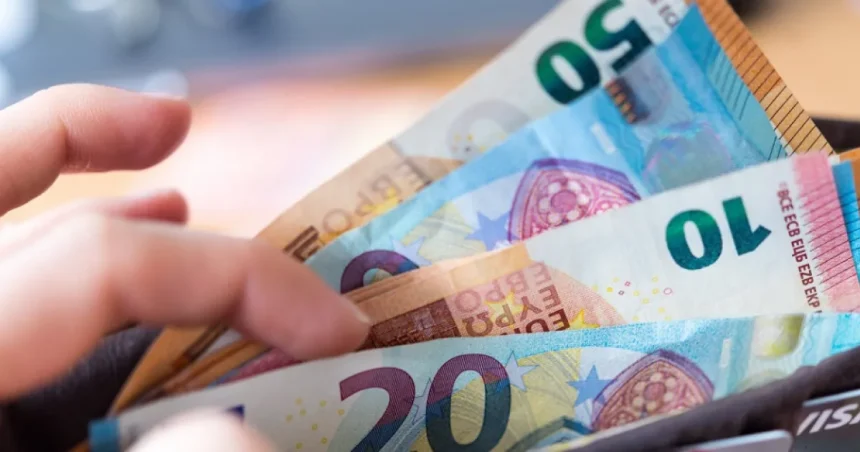 Reálne mzdy na Slovensku v druhom štvrťroku klesli