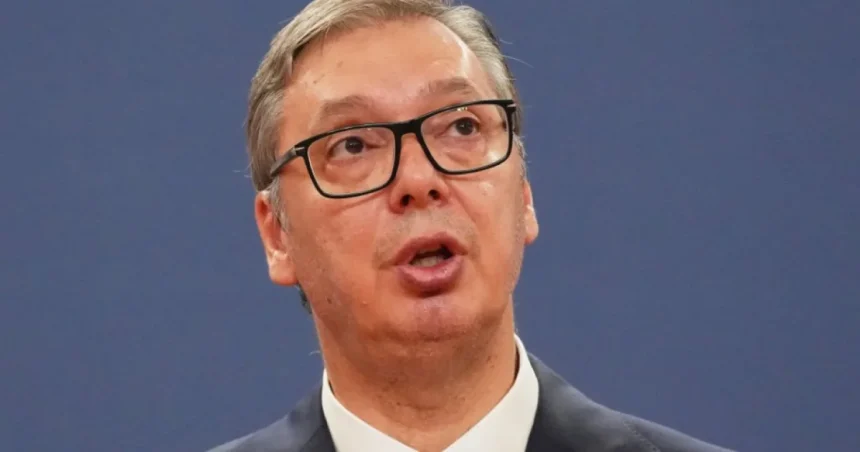 Stovky študentov dopochodovali do Belehradu pred nedeľňajšími voľbami