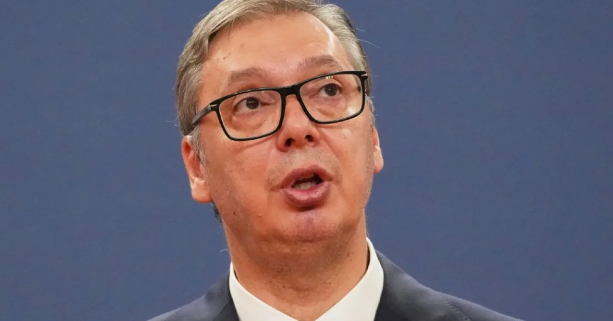 Stovky študentov dopochodovali do Belehradu pred nedeľňajšími voľbami