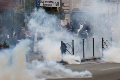 Vo Francúzsku pokračujú protesty na školách, zadržaných už viac ako 600 osôb
