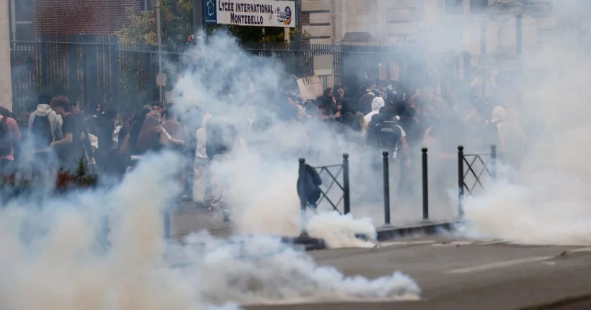 Vo Francúzsku pokračujú protesty na školách, zadržaných už viac ako 600 osôb