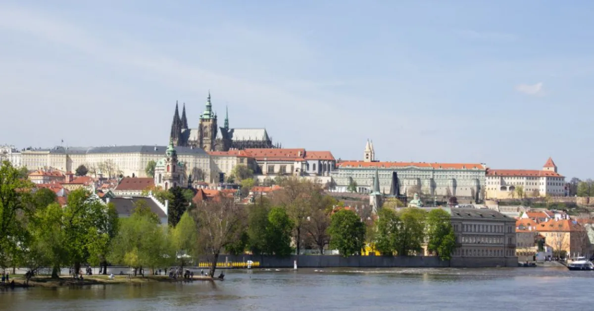 Voľby do obcí a Senátu sa v Česku začali