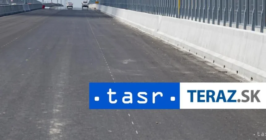 Zrážka nákladného auta s turistickým autobusom si vyžiadala 13 obetí